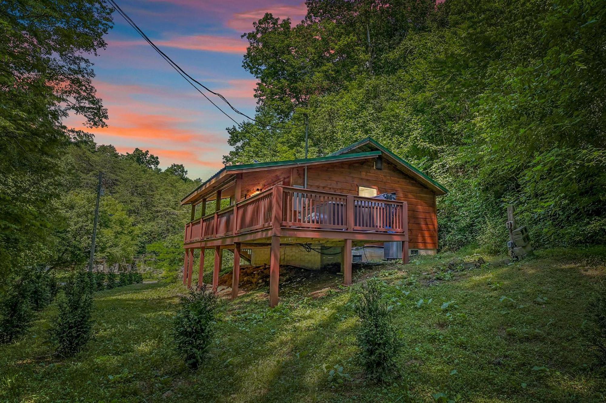 Smoky Mountains Hut Tub Cabin Dog Friendly Sevierville Exterior foto